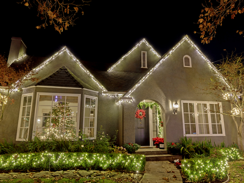 Christmas,Night,Lights,Decorating,House,In,California