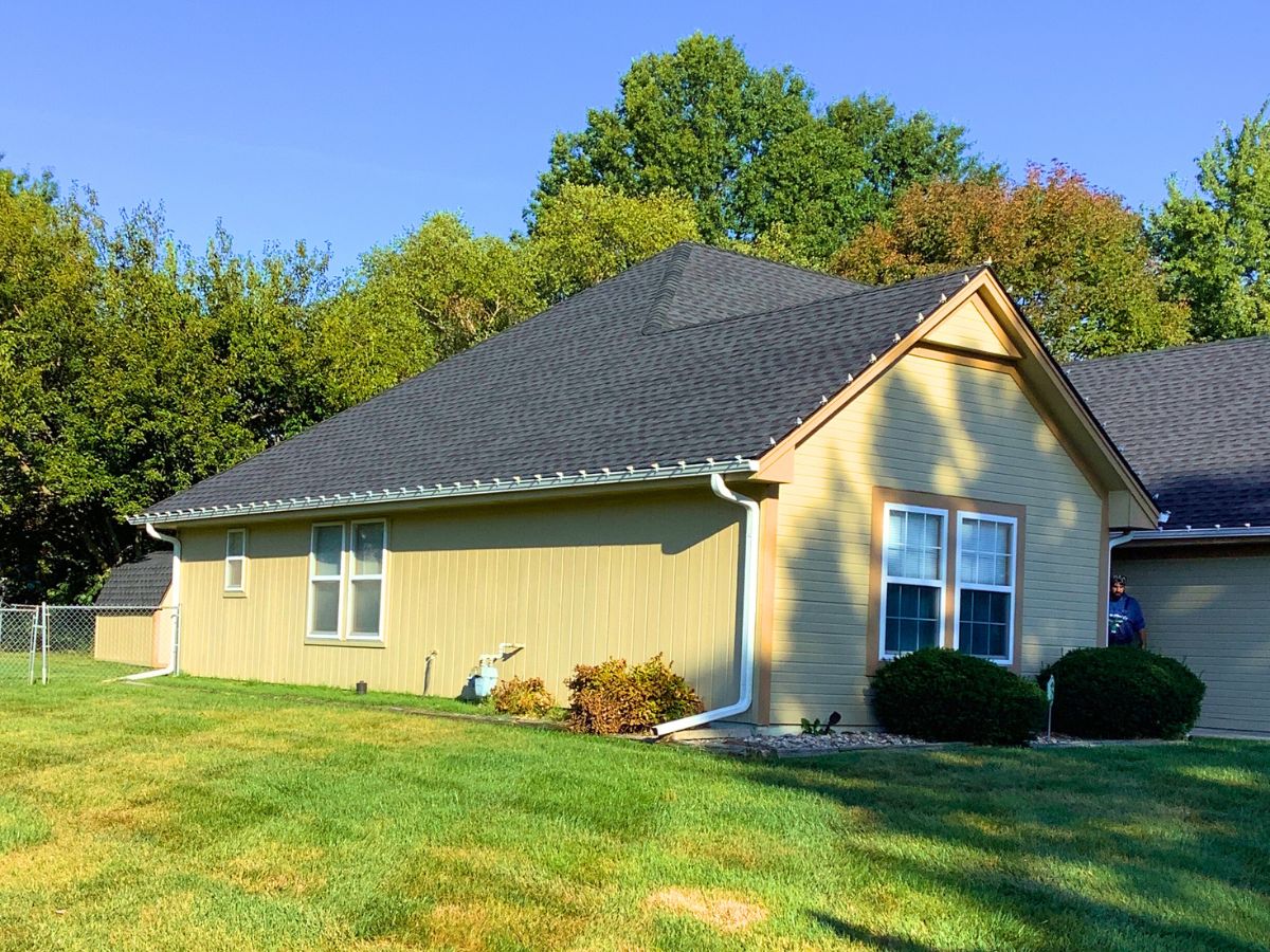 Roofline Holiday Lights Installation in Shawnee, Kansas