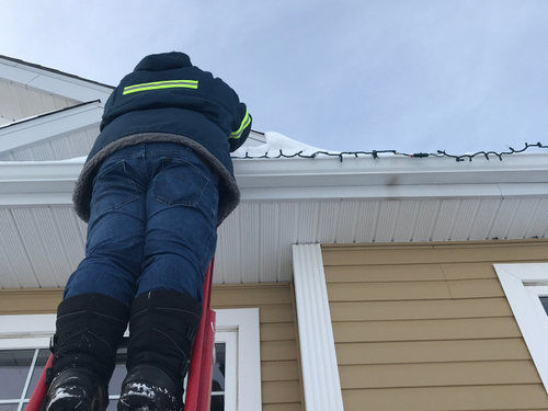 How Early Should You Book a Professional Christmas Light Installer?