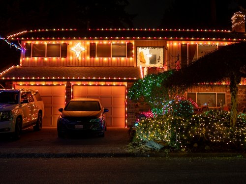 What Should You Look for When Choosing a Christmas Light Installation Company?